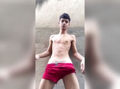 Maiks  jovem garoto masturbando