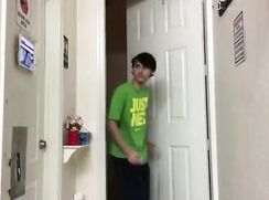 Str8_Twink_wants his dick sucked!