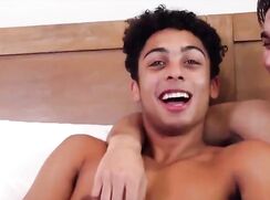 Baise bien chaude entre deux beaux mecs