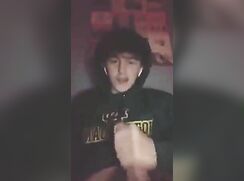 Young teen jerks in the dark | Yamokot