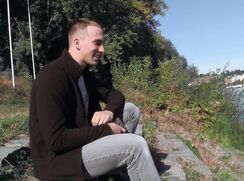 CH 645, Camera guy pays a young guy in a black woollen jacket by the river to be suck