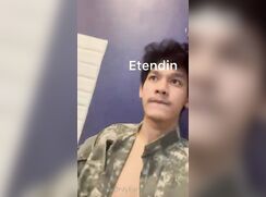 Thai boy Etendin cums