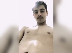 Pakistani Teen Boy Show His Nude Body While Taking Bath