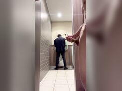 Risky wanking 071