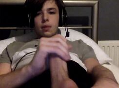 AHV-HD - Wanks in the bed and cums