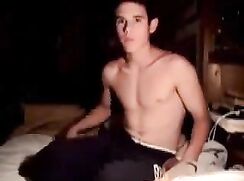Jeune exhib dans sa chambre