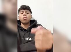 Latino getting a quick load out