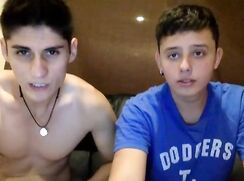 Twink Gives BJ To Twunk