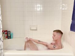 AHV-HD - Having some fun in the tub.