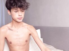 FELIX - ESTONIA TWINK JERKS OFF ON WEBCAM