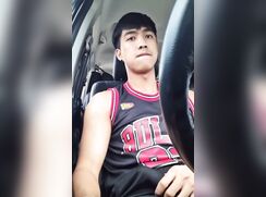 Bulls fan finds some privacy in his car