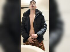 Collan Leon jerk off!