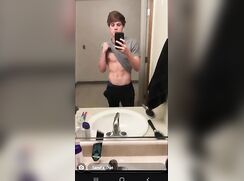 Bonne branle en cam pour ce jeune étudiant