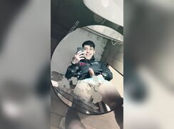 Argentine Mirror Selfie Lechazo
