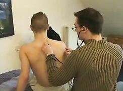 Baisé par le médecin