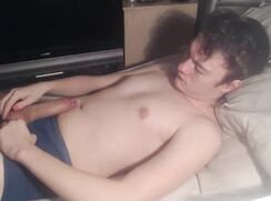 AHV-HD - Big dick lad wanking and cumming for you