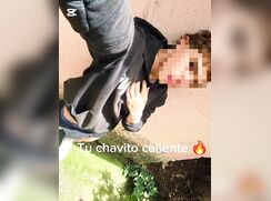 Twink latino caliente juega con su culo