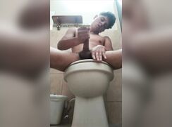 Roro cums while ecstacy face