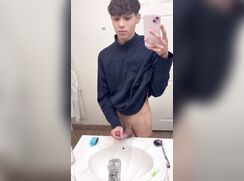Jerking & Cumming in Sink 189