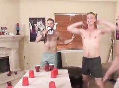 Beer Pong se transforme en orgie
