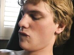Porn Watcher Blond PC