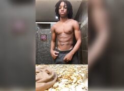 18 YEAR OLD flexes in locker room