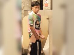 Big dick guy caught jerking-off at the urinal