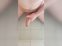 S20A01 - Blonde guy twink cumshots
