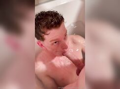 Hot Sex In The Tub Couple