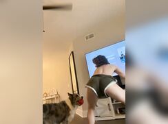 Bottom brazilian influencer shaking his ass