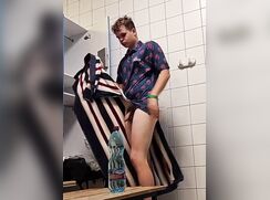 18 yo golf player caught in locker room