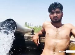 Handsome Pakistani tubewell Youtuber friends handjob