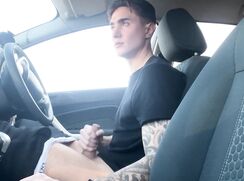 AHV-HD - Wanking in the carpark