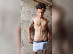 Jovem atlético goza masturbando