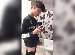 Soccer player gets baited to jerk off
