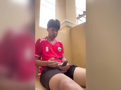 Guy beats off after football practice behind a wall. Great place to jerk-off!