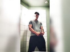 Muscular Stud Bathroom Jerk & Cum Show