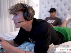 CUTE GAME PLAYER COUPLE GAY PORN VIDEOS