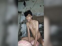 Indonesian gooners wank outdoor