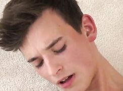 Beautiful smiling Twink wanks 4 you