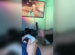 Gaymer Gets Handjob
