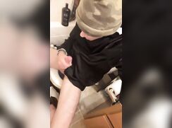 cute twink toillet cumming jo