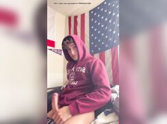 Californian college boy wanks and shows ass