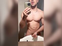 Muscle Italian tiktoker cums