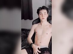 Asian Titandragon jerk off