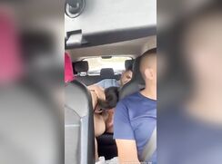 Macho Hetero fode gostosa no carro em movimento Straight Man fuck girl in car