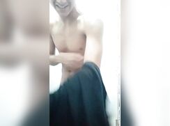 Straight boy show Dick at work Novinho mostra a pica no trabalho