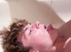 Teen likes to cum in his own mouth
