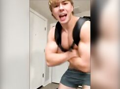 Blond fit ❤️ dancer