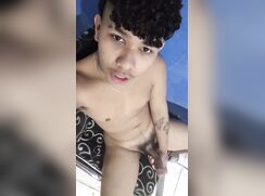 Nicolas  narrando masturbando